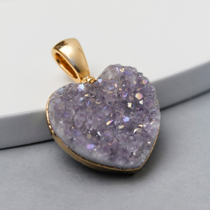 Shelly heart-shaped pendant