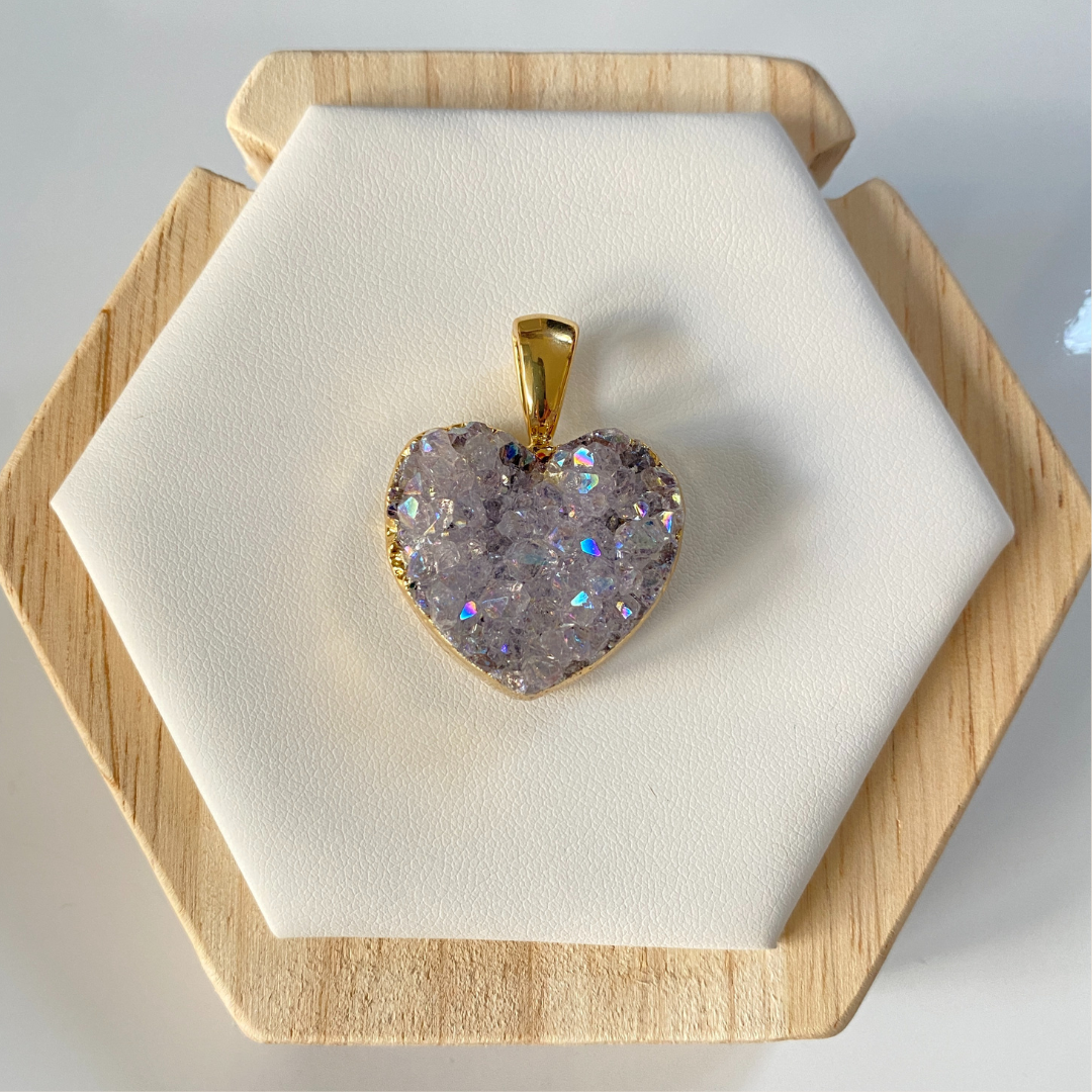 Shelly heart-shaped pendant